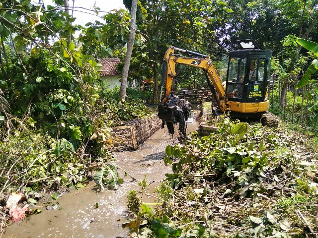 Normalisasi JI.Sumber Paras Ds. Kalirejo Kec. Gondang wetan