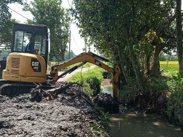 Normalisasi Sal. Pembawa dan Pembuang Klampisrejo Ds. Klampisrejo Kec. Kraton